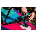 Spinera SUP2 – podłączenie do zaworu deski SUP podczas pompowania