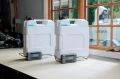 Akumulator Mercury Avator 2300Wh - ładowanie dwóch baterii na stole z dwoma ładowarkami 230W