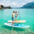 Deska SUP Halo Aqua Marina  z materiału TPU - zdjęcie lifestyle dwie osoby płynące na deskach z wiosłem na jeziorze z lazurową wodą