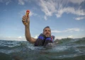 Ocean Signal EDF1 używana na wodzie jako sygnał ratunkowy
