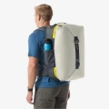 Eagle Creek Tour Travel Pack 40L Storm Grey — na plecach, widok tył (model)