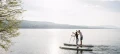 Pływanie na desce SUP Indiana Touring - zdjęcie lifestylowe dwie osoby