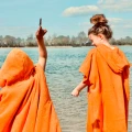 poncho dla dziecka pomarańczowe  moai-kids-poncho-orange 2026.webp