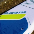 deska SUP Gladiator Origin 12.6S Sport – nadruk Gladiator na burcie, widok z boku