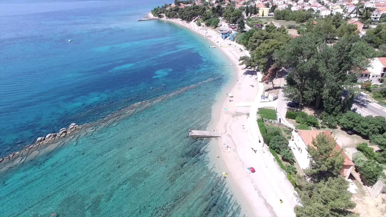 Chorwacja – wybrzeże i plaża, widok z drona