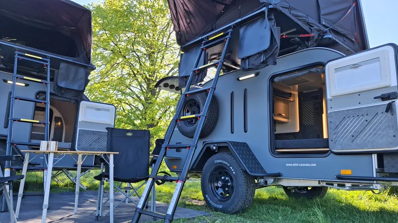Bushcamp Cargo – zestaw wyprawowy z namiotem dachowym