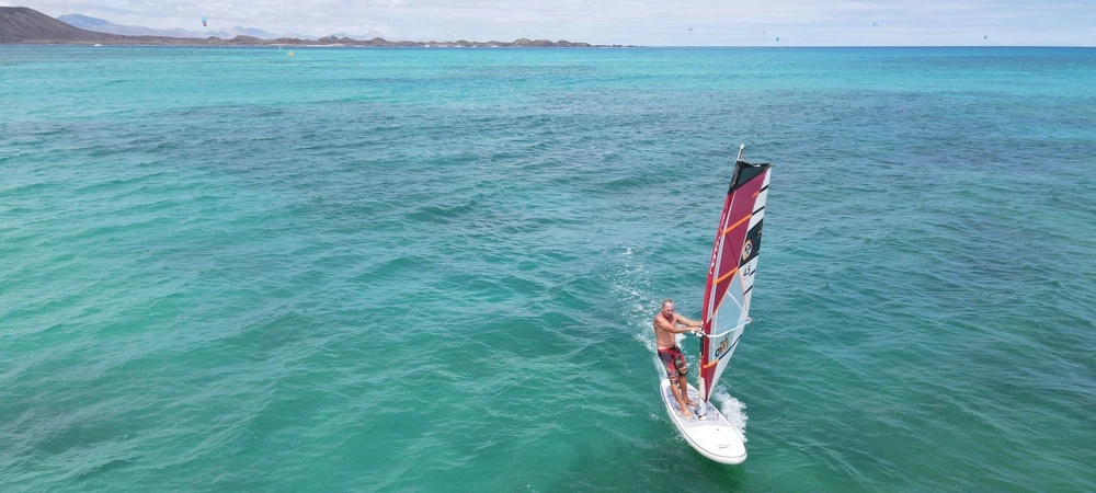 Dlaczego warto mieć od razu zestaw: deska + pędnik windsurfingowy ?