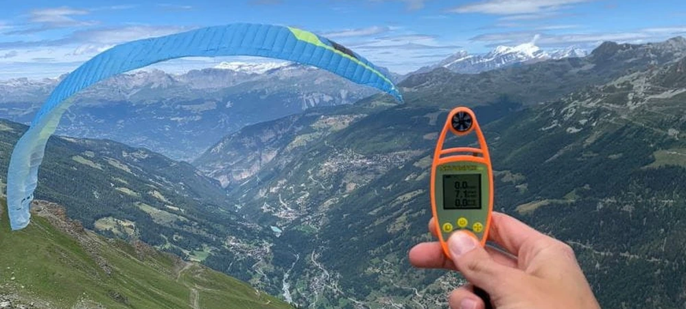 Porównanie: wiatromierz Skywatch PRO a Swiss